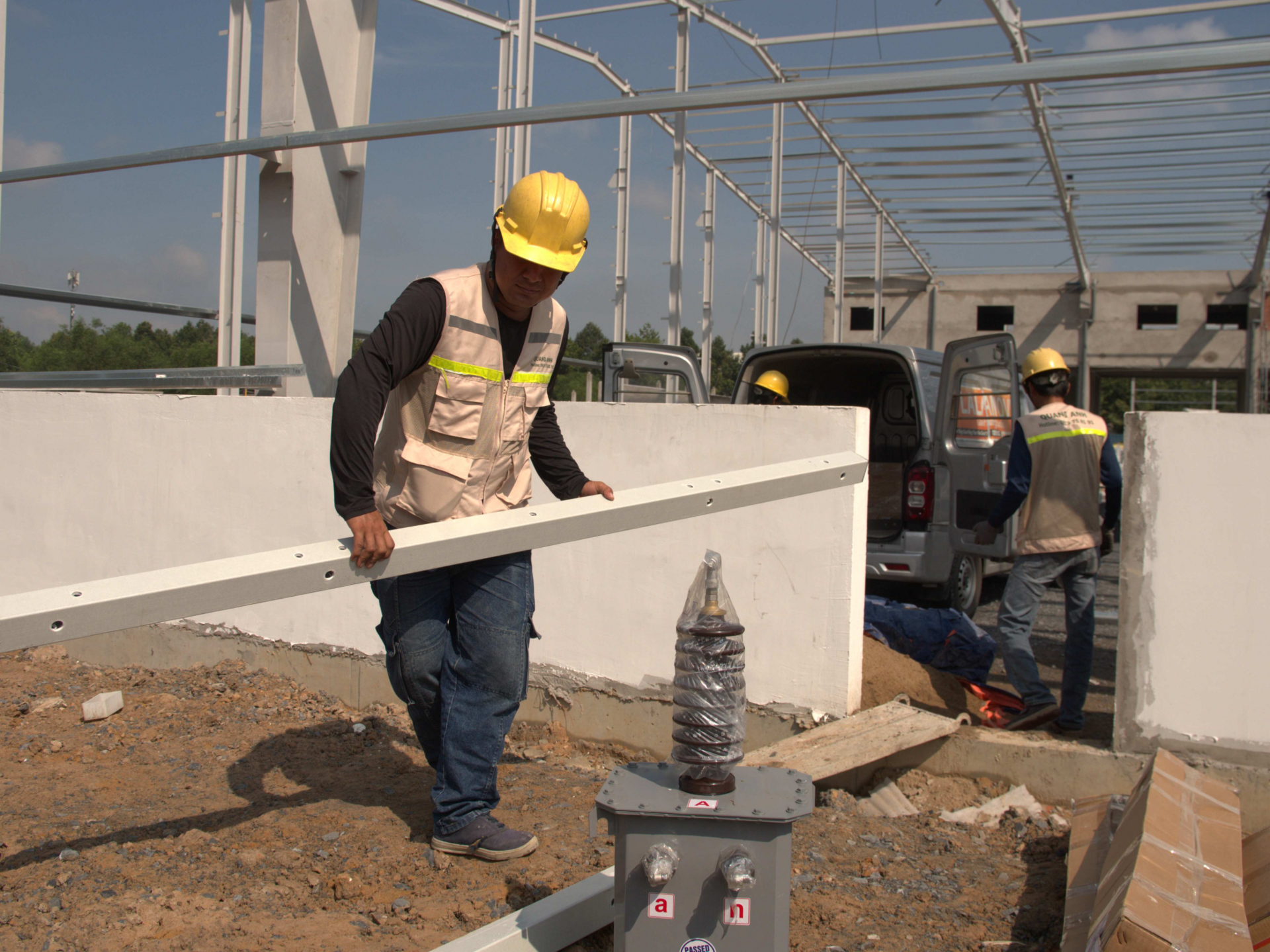QuangAnhcons engineer on site QuangAnhcons engineer on site.