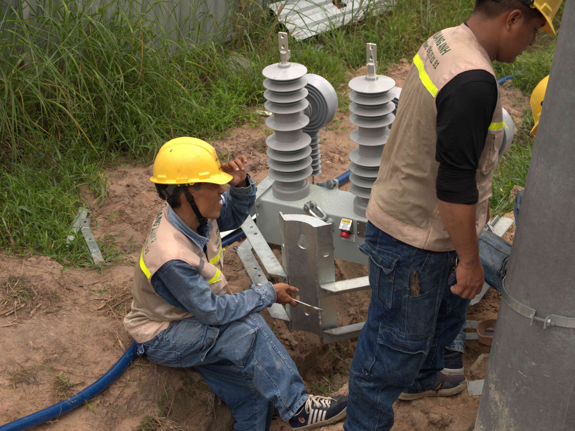 Technology application in QuangAnhcons management. AI technology in project management by QuangAnhcons.