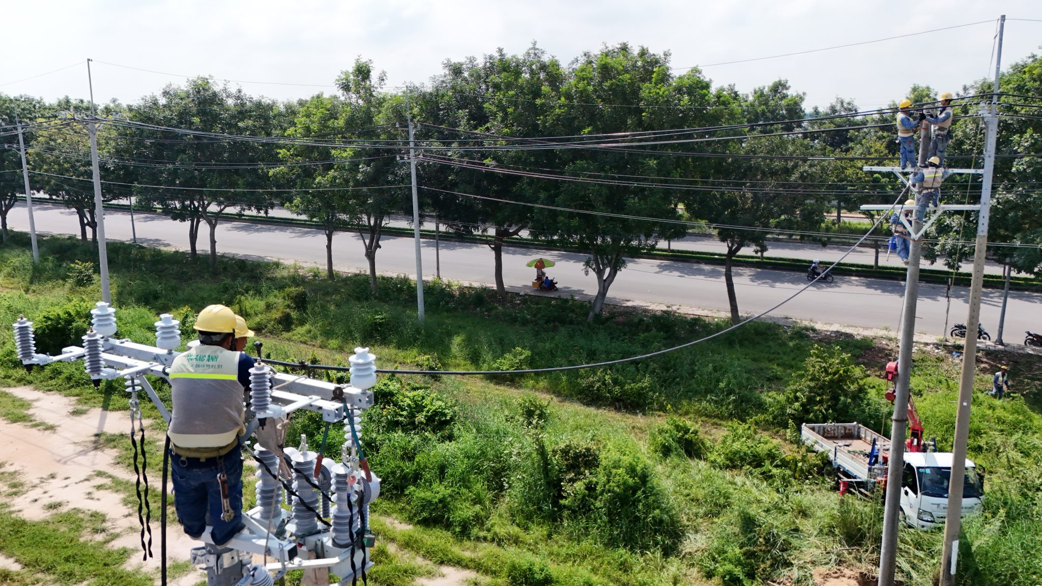 Substation Layout and Cable Option Comparison Comparison layout of kiosk, platform, indoor substations, and overhead/underground, radial, loop cable methods