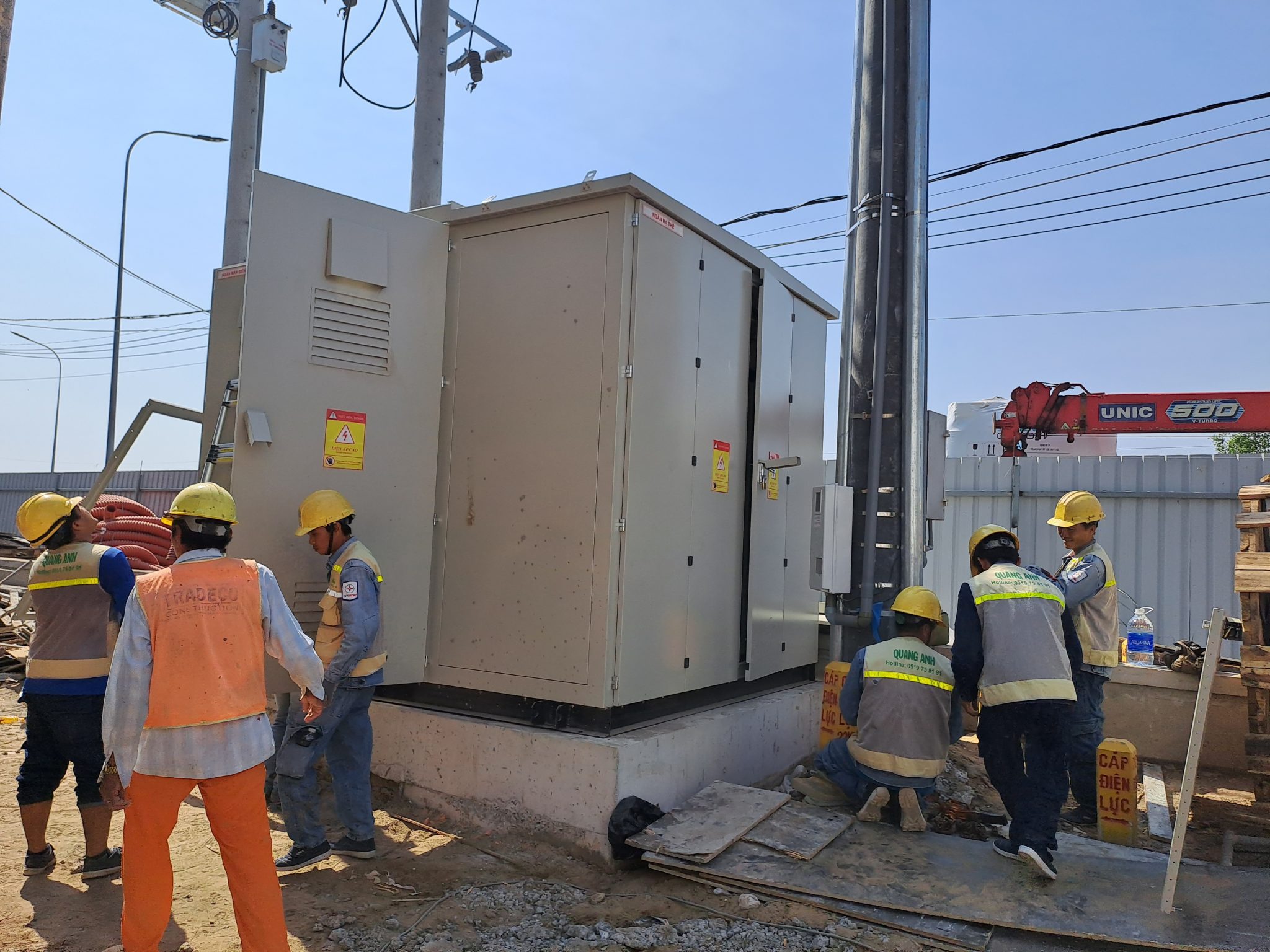 Engineers at QuangAnhcons utilizing advanced technology
