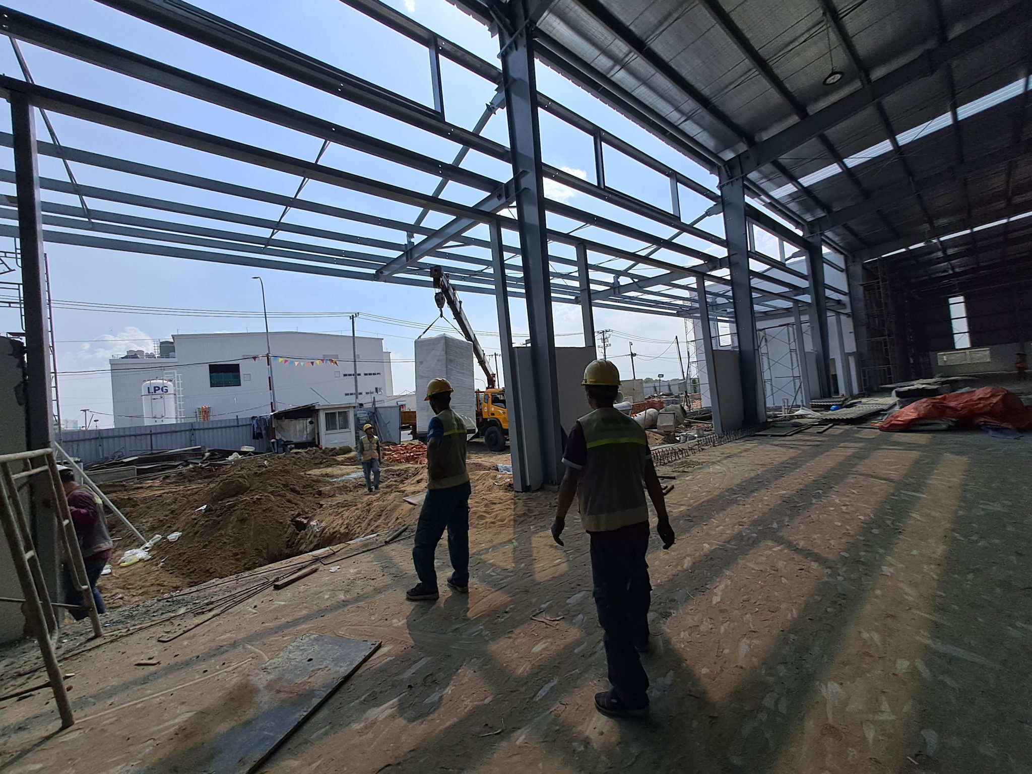 QuangAnhcons engineers discussing the project