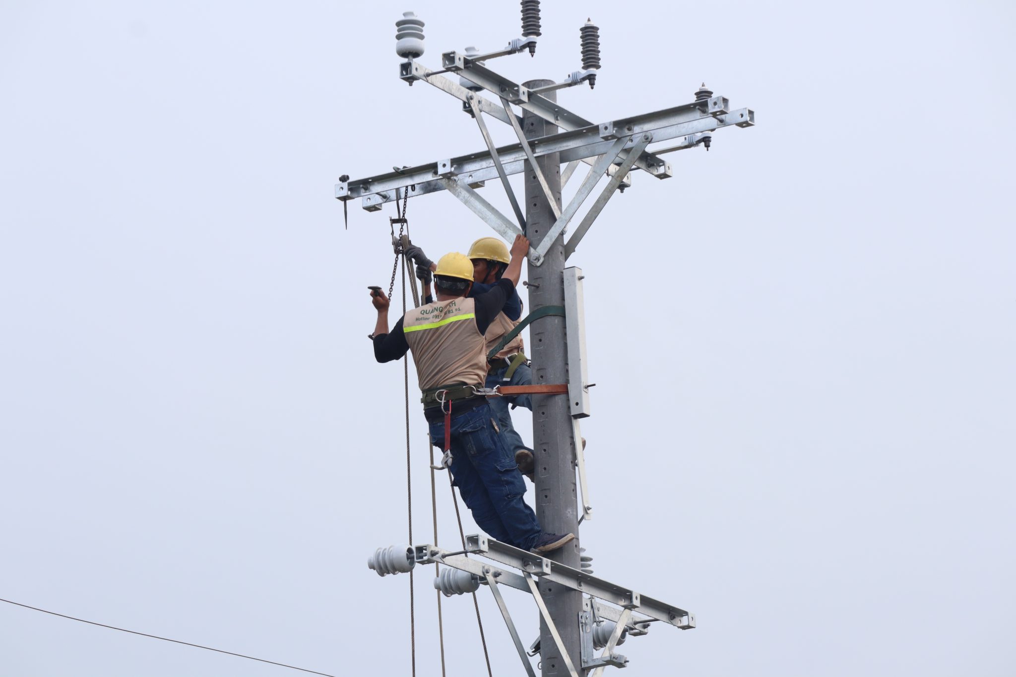 QuangAnhcons engineers using advanced technology on site