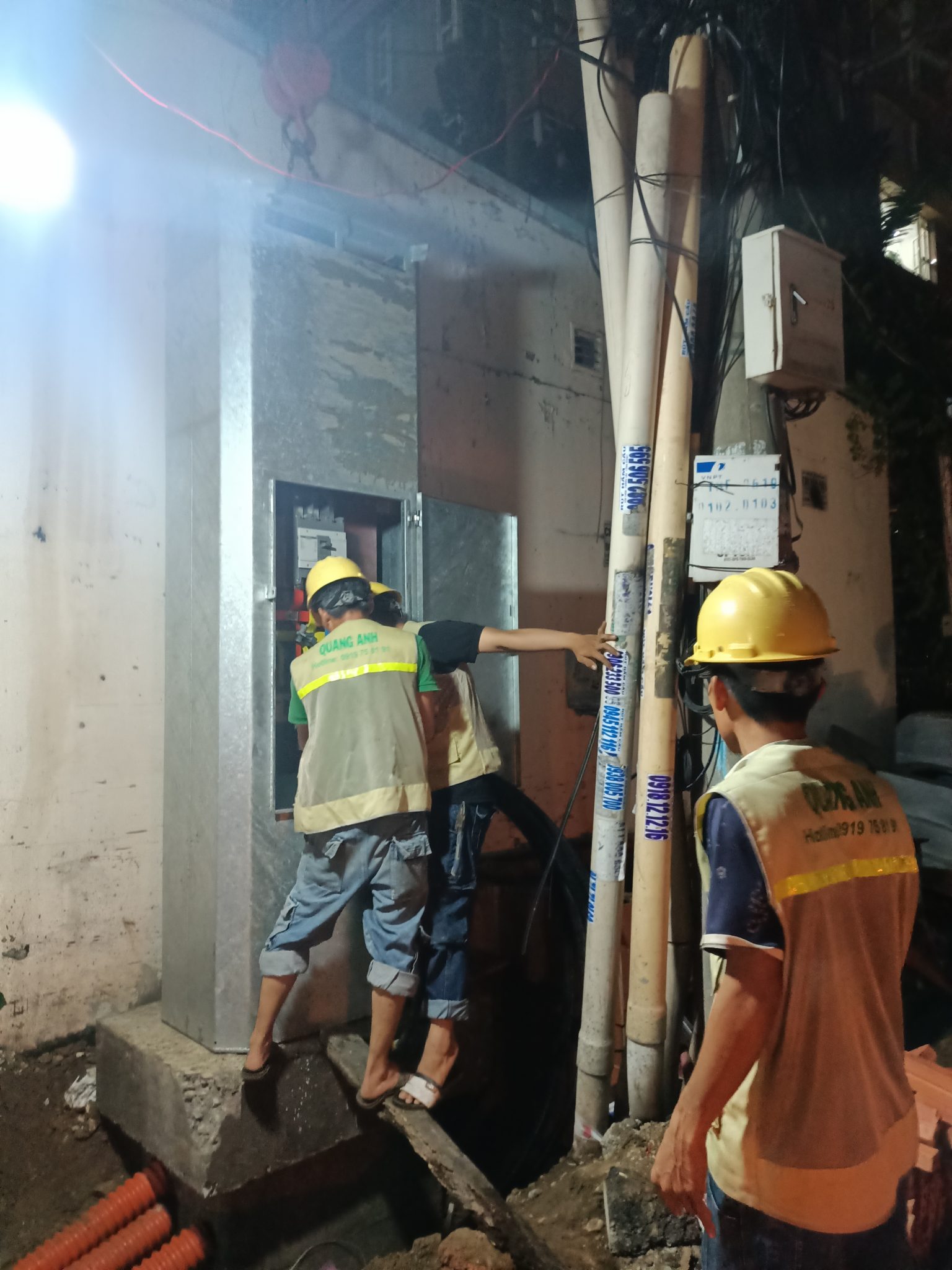 Cost & Timeline Factors for Substations Engineer reviewing a progress chart and cost analysis against a construction drawing for a substation, noting factors like capacity, grid connection, equipment transport, and licensing procedures.