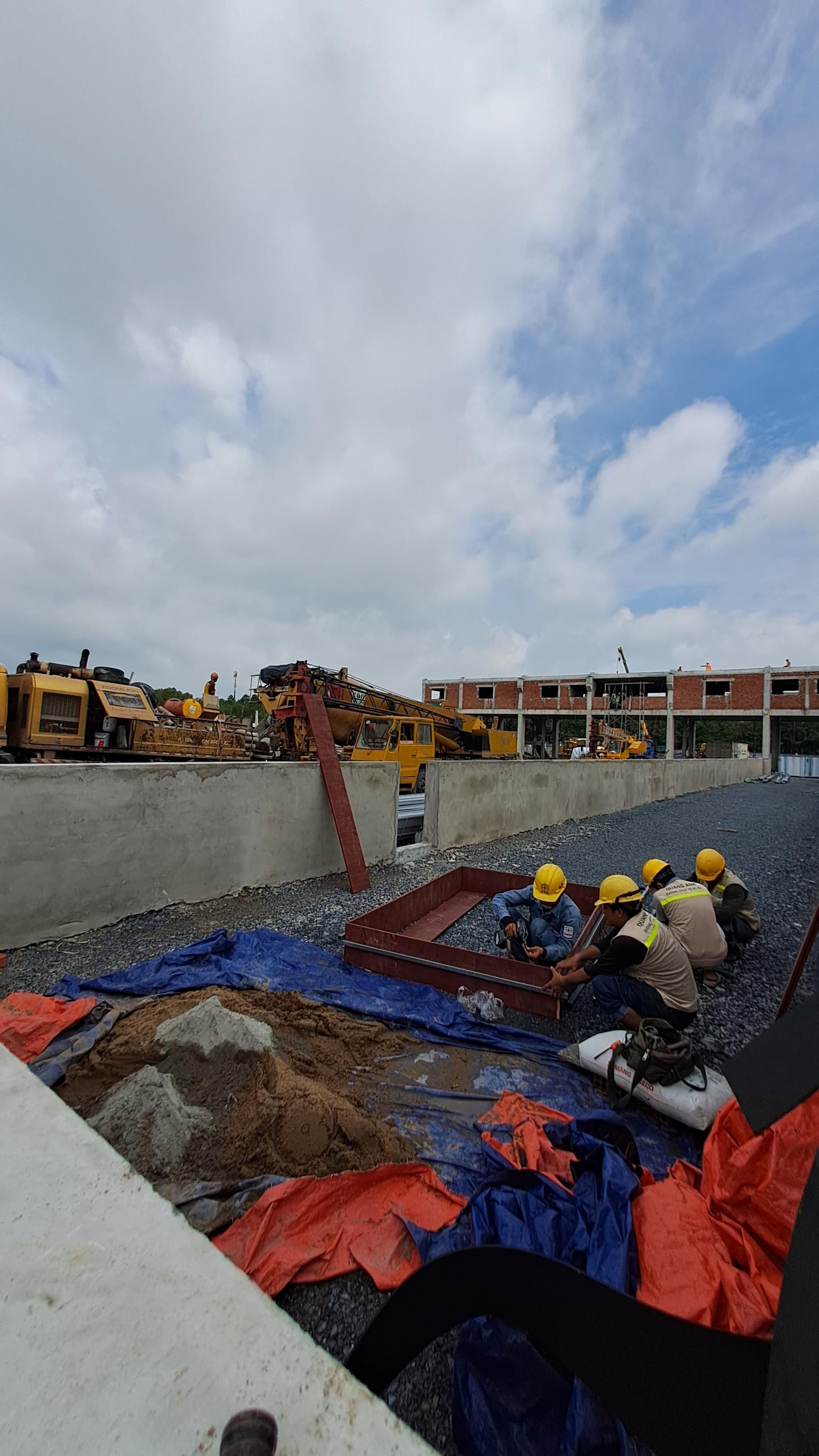 QuangAnhcons archive showing a steel base frame and personnel at ground level