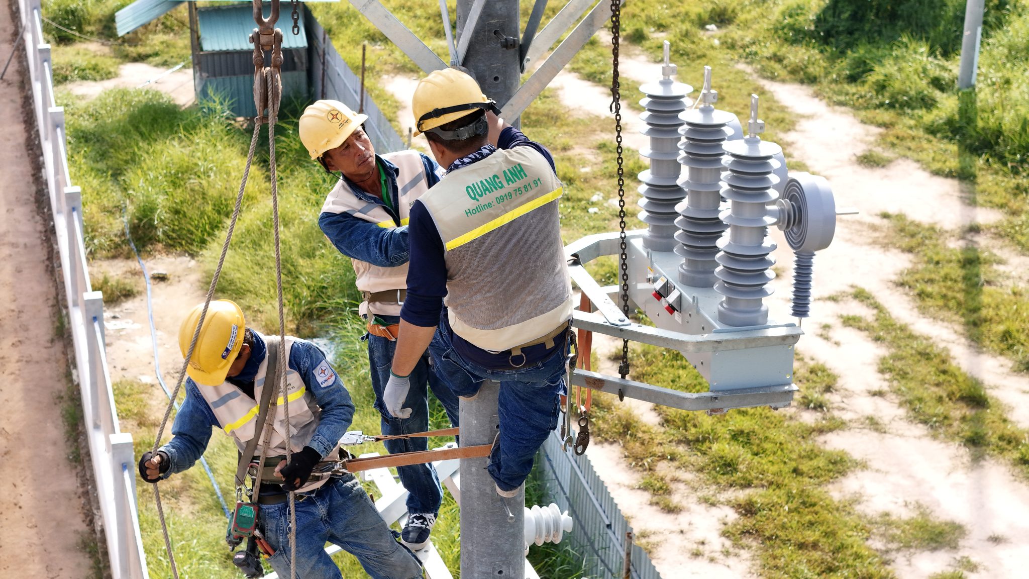 Binh Duong Power Company's office during a bidding event.