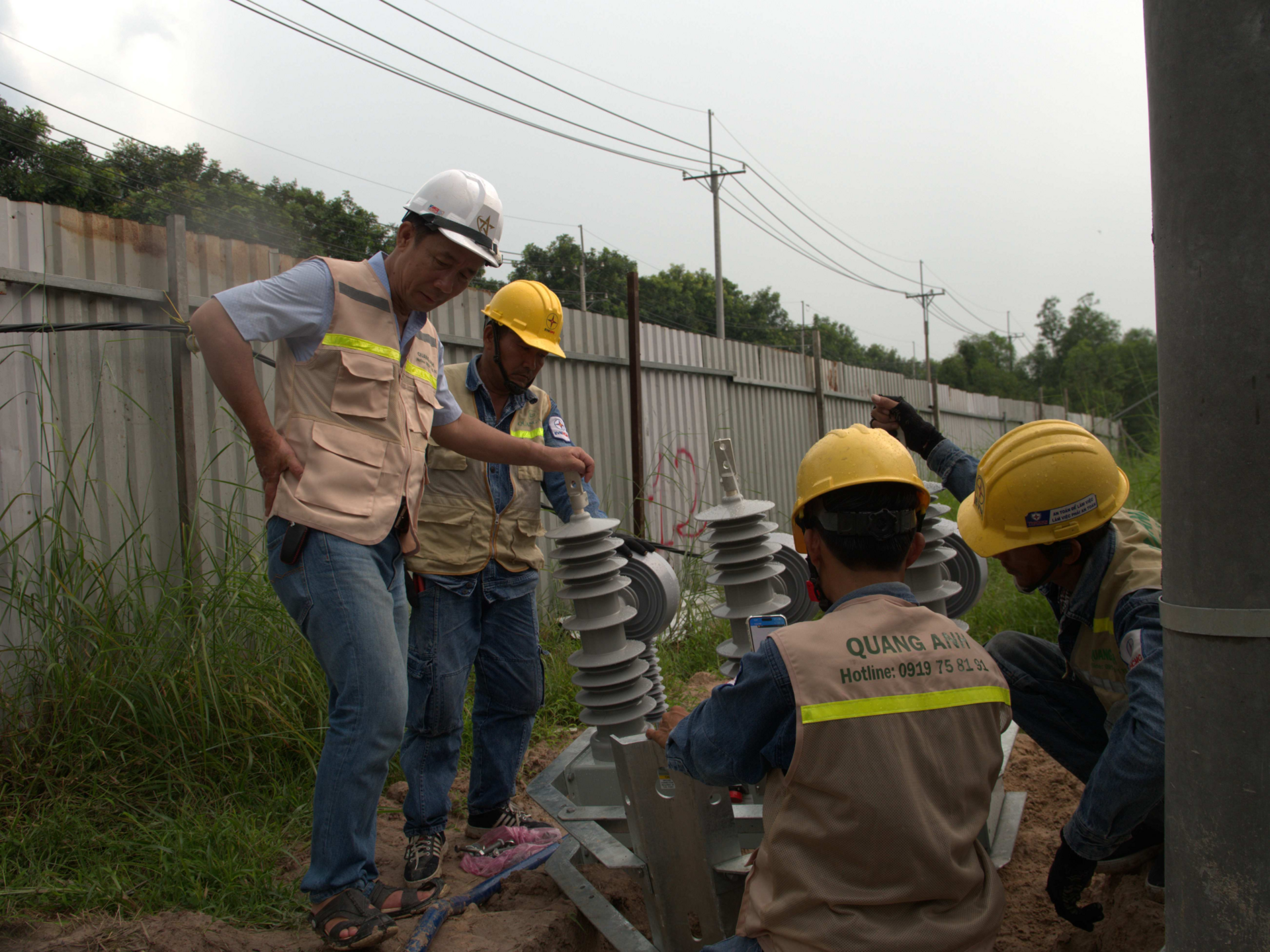 Project Management and Structure Modern industrial construction site with cranes and machinery.