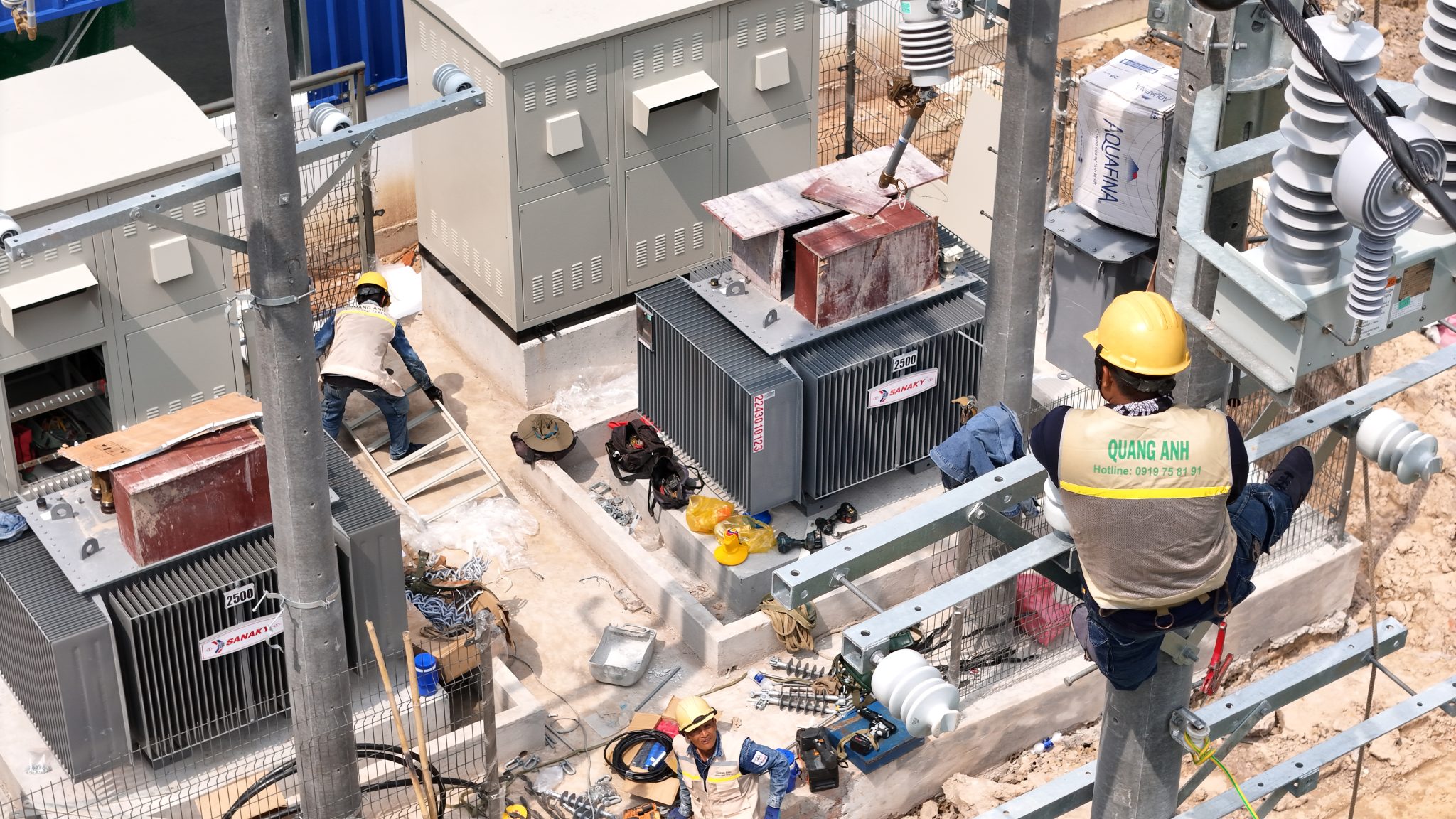 Forms of electrical system maintenance Team of electrical maintenance engineers