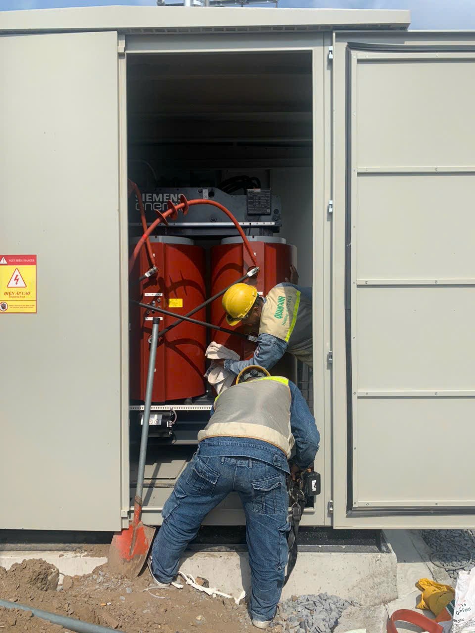 QuangAnhcons archive: work inside a transformer enclosure